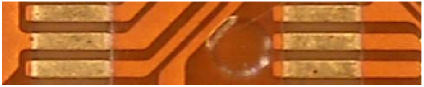 圖 1-3 不正常的金手指(金面有紅褐色斑點(diǎn))